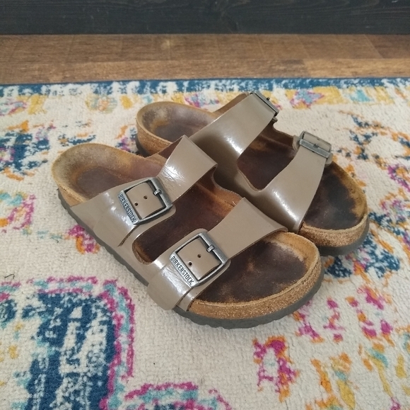 𝅺BIRKENSTOCK Worn taupe strap sandals Womens size 36 - Picture 1 of 10
